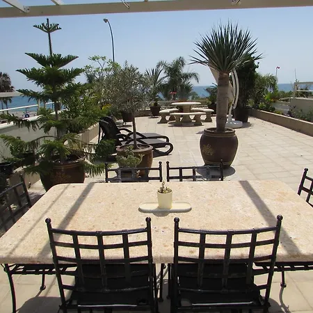 Home4holidays Apartman *