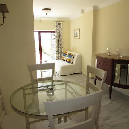 Home4holidays Apartman *