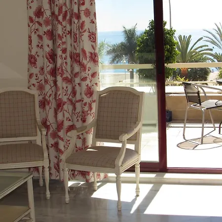 Home4holidays Apartament *
